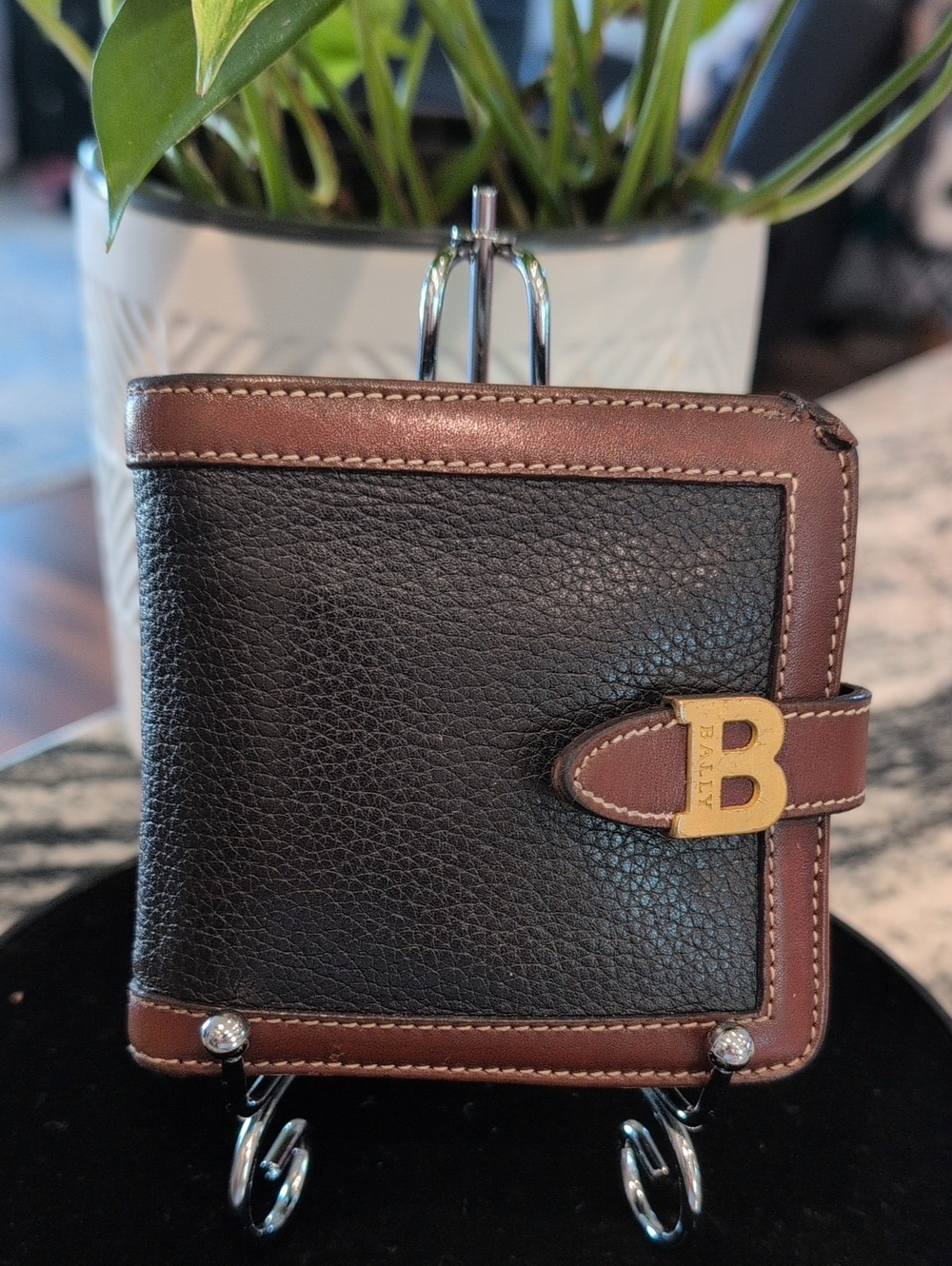 Bally Pebbled Leather Two-Toned Bifold Wallet - VINTAGE
